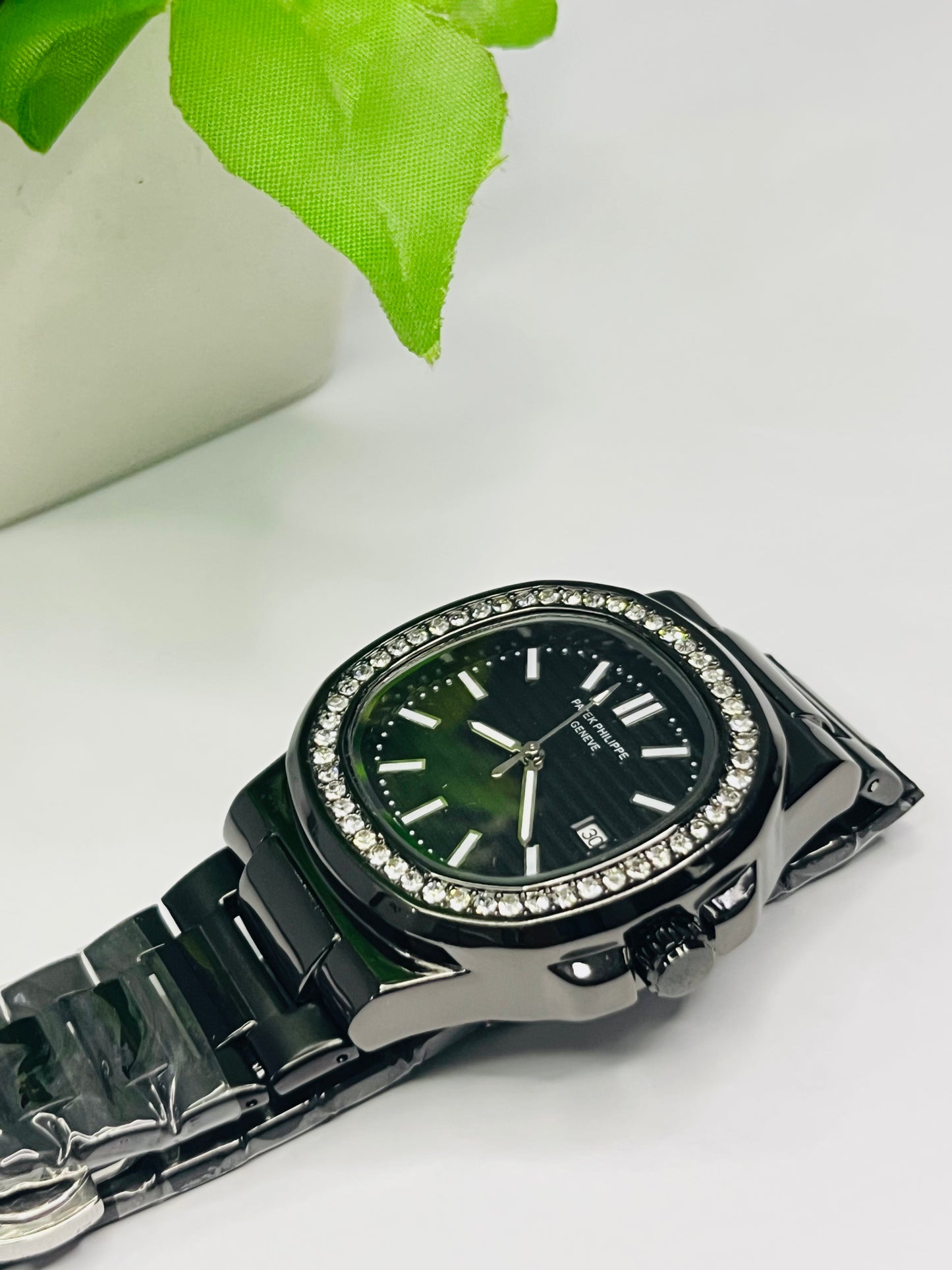 Patek Philippe Nautilus Style — Black Dial, Diamond Bezel, Black Bracelet⌚
