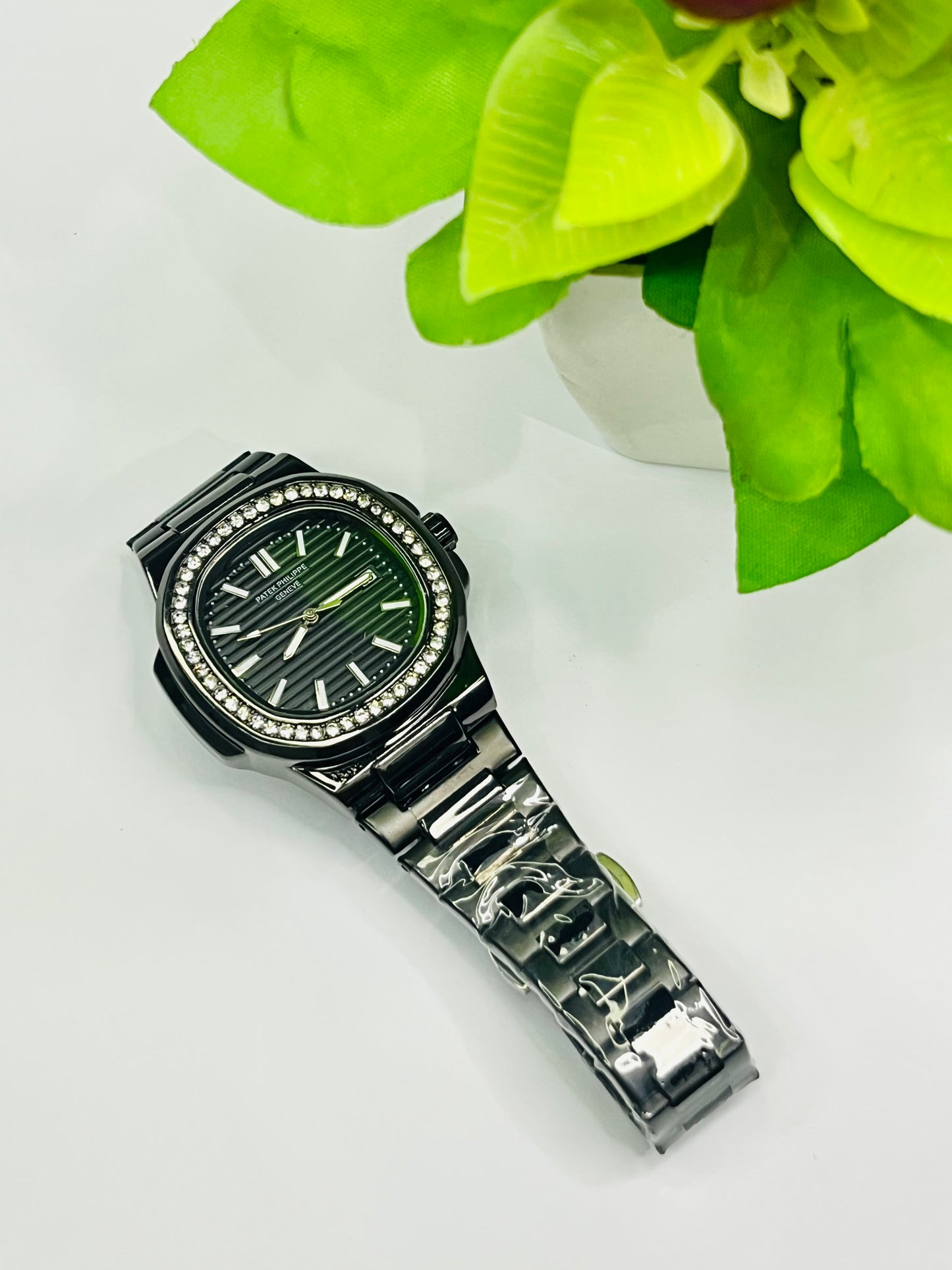 Patek Philippe Nautilus Style — Black Dial, Diamond Bezel, Black Bracelet⌚
