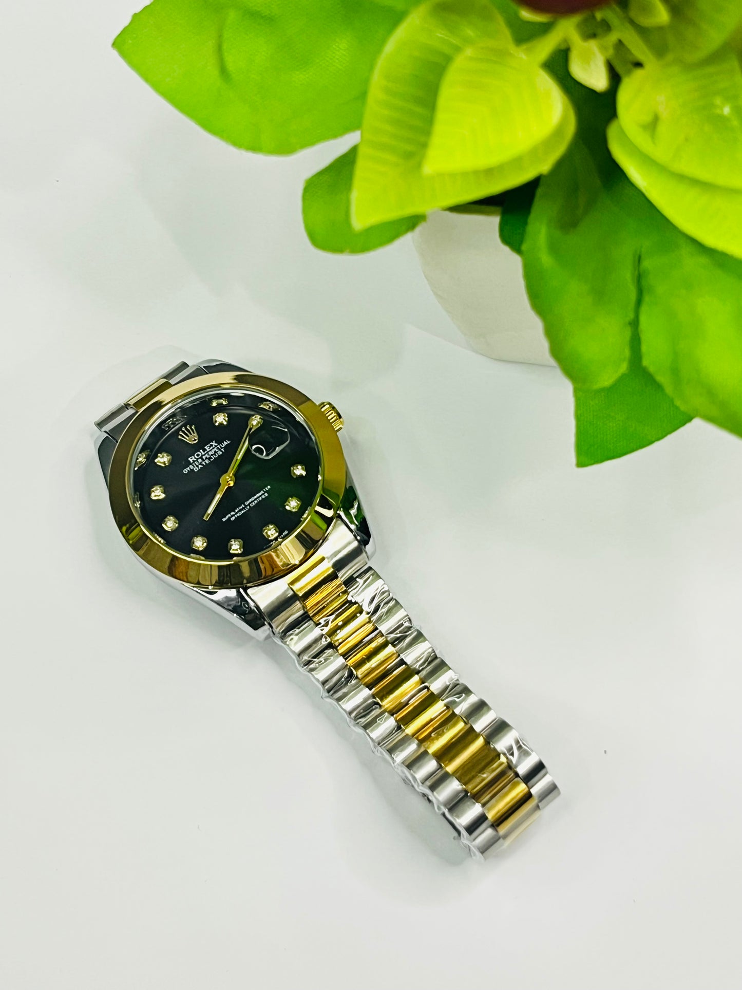 Rolex Datejust Style — Black Diamond Dial, Two-Tone Gold/Silver⌚